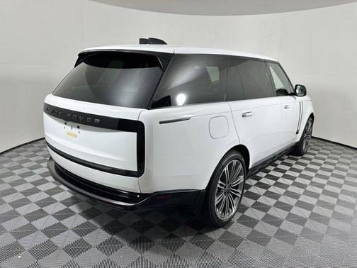2025 Land Rover Range Rover P400 SE 7 Seat