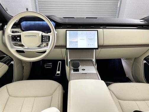 2025 Land Rover Range Rover P400 SE 7 Seat