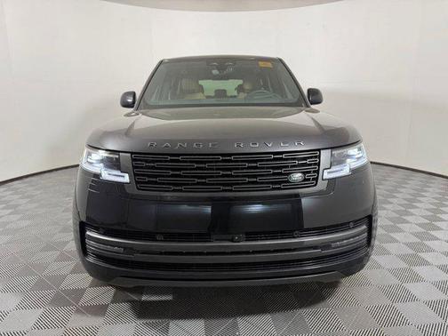 2026 Land Rover Range Rover P550e SE