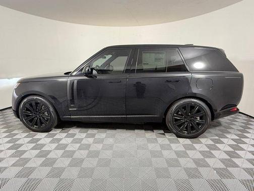 2026 Land Rover Range Rover P550e SE