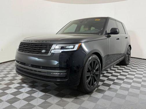 2026 Land Rover Range Rover P550e SE