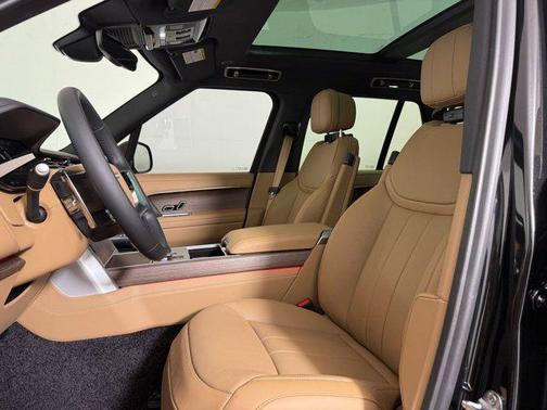 2026 Land Rover Range Rover P550e SE