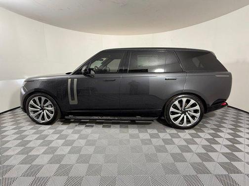 Carpathian Grey Premium Metallic 2026 Land Rover Range Rover P400 SE 7 Seat