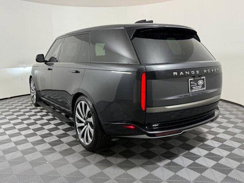 Carpathian Grey Premium Metallic 2026 Land Rover Range Rover P400 SE 7 Seat