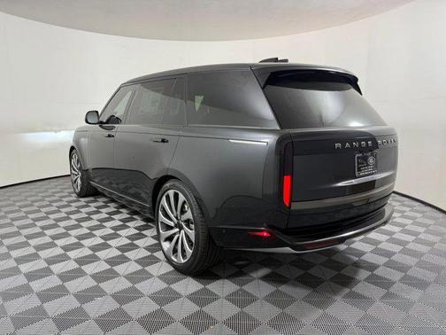 2026 Land Rover Range Rover P400 SE 7 Seat