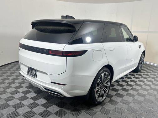 2025 Land Rover Range Rover Sport SE