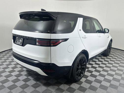 2025 Land Rover Discovery P300 Dynamic SE