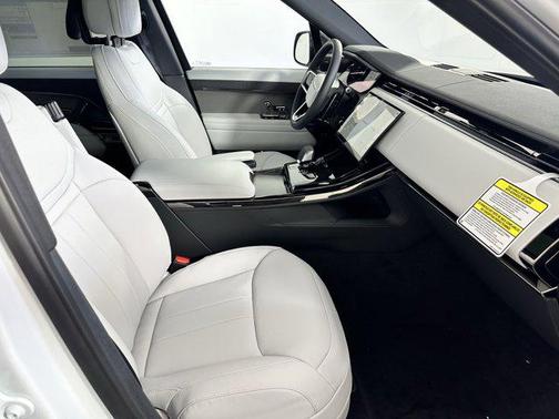 2025 Land Rover Range Rover Sport SE