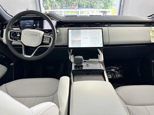 2025 Land Rover Range Rover Sport SE