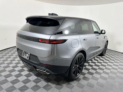2025 Land Rover Range Rover Sport SE