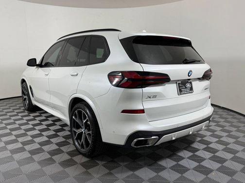 Mineral White Metallic 2025 BMW X5 sDrive40i