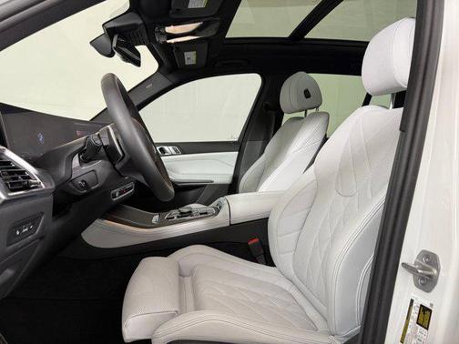 Mineral White Metallic 2025 BMW X5 sDrive40i