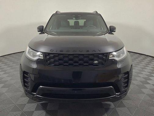 2024 Land Rover Discovery P300 Dynamic SE