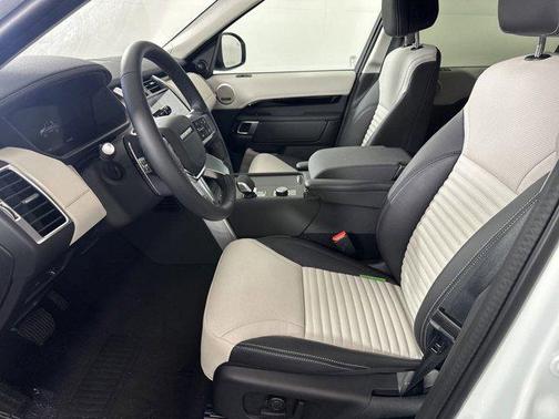 2025 Land Rover Discovery P300 S