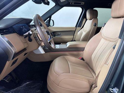 2025 Land Rover Range Rover P550e SE