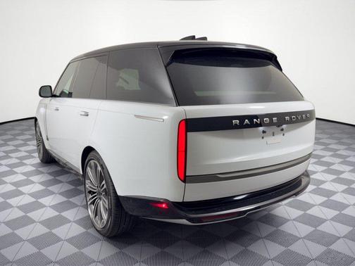 Fuji White 2026 Land Rover Range Rover P400 SE
