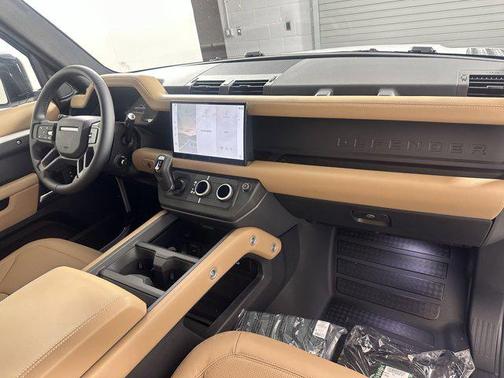 2025 Land Rover Defender 90 P400 X-Dynamic SE