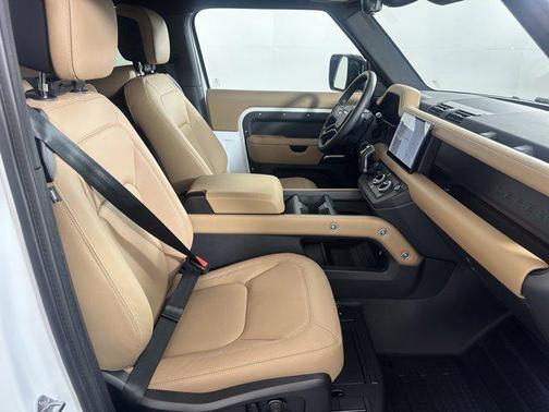 2025 Land Rover Defender 90 P400 X-Dynamic SE