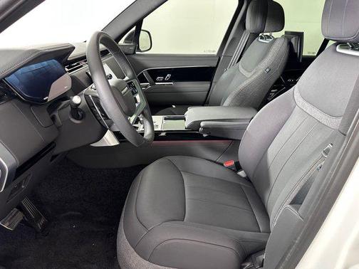 2025 Land Rover Range Rover P400 SE
