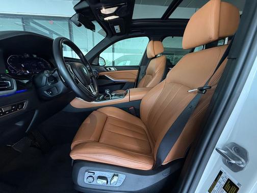 Mineral White Metallic 2021 BMW X5 xDrive40i