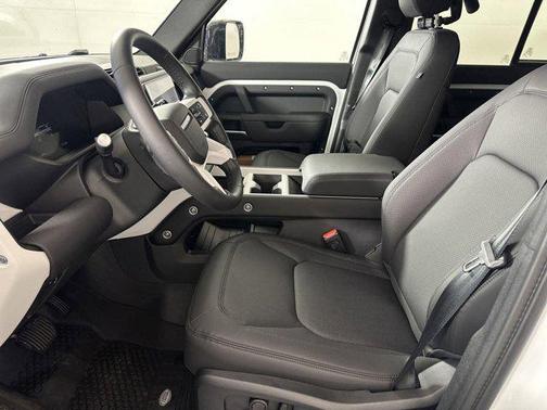 2025 Land Rover Defender 110 P400 S