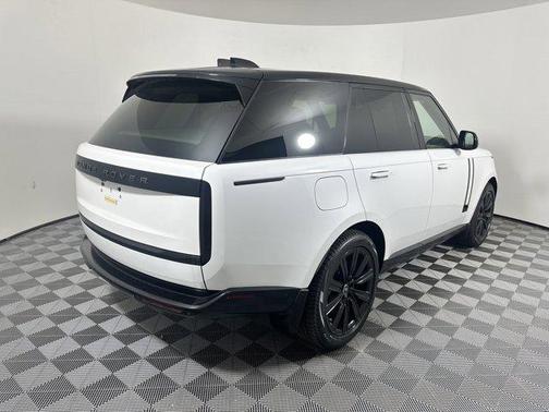 2025 Land Rover Range Rover P550e SE