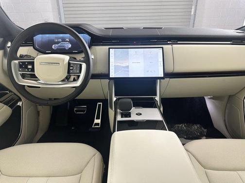 2025 Land Rover Range Rover P550e SE