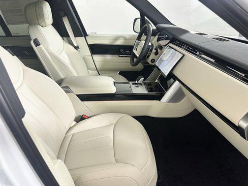 2025 Land Rover Range Rover P550e SE