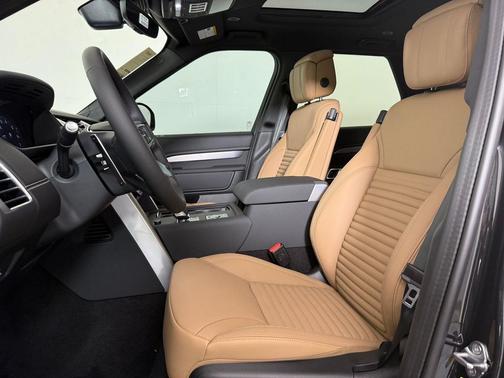 Santorini Black 2026 Land Rover Discovery Gemini Edition