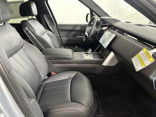 2025 Land Rover Range Rover P400 SE 7 Seat