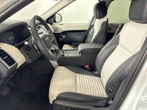 Fuji White 2025 Land Rover Discovery P300 S