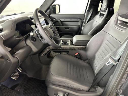 2025 Land Rover Defender P635 OCTA