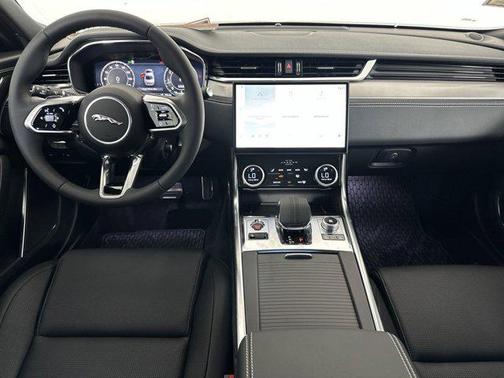 2024 Jaguar XF R-Dynamic SE