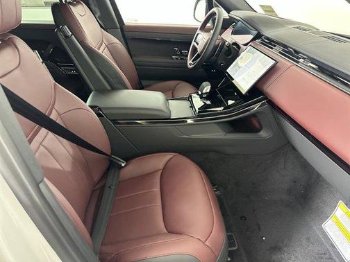 2025 Land Rover Range Rover Sport SE