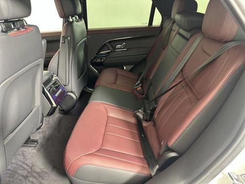 2025 Land Rover Range Rover Sport SE