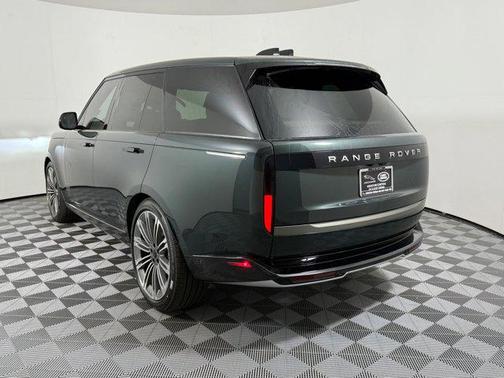 Belgravia Green Metallic 2026 Land Rover Range Rover P530 SE