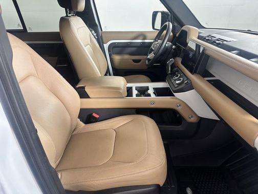 2025 Land Rover Defender 110 P300