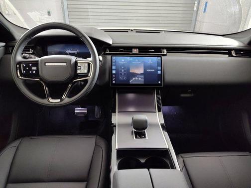 2026 Land Rover Range Rover Velar P250 SE R-Dynamic