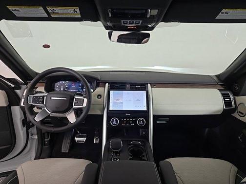 2024 Land Rover Discovery P300 Dynamic SE