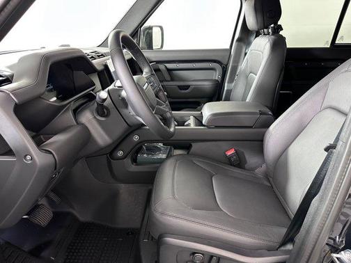 2025 Land Rover Defender 110 P400 S
