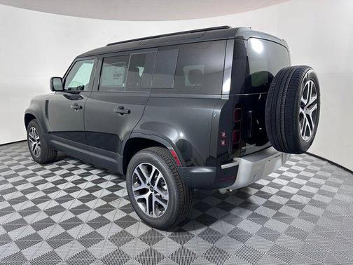 2025 Land Rover Defender 110 P400 S