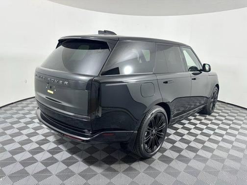 2025 Land Rover Range Rover P530 SE