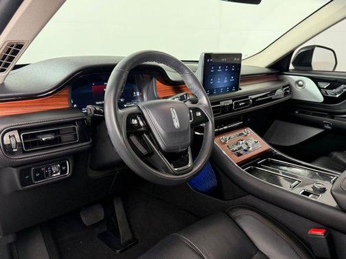 Silver Radiance Metallic Clearcoat 2024 Lincoln Aviator Reserve