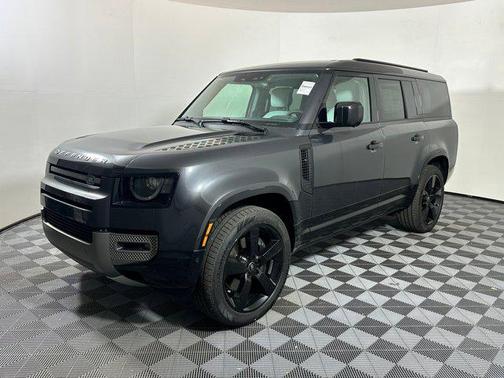 2025 Land Rover Defender 130 P400 X-Dynamic SE