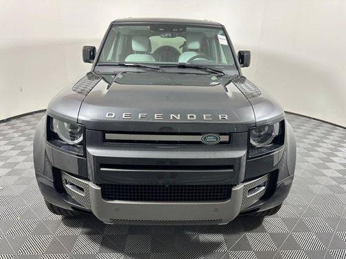 2025 Land Rover Defender 130 P400 X-Dynamic SE