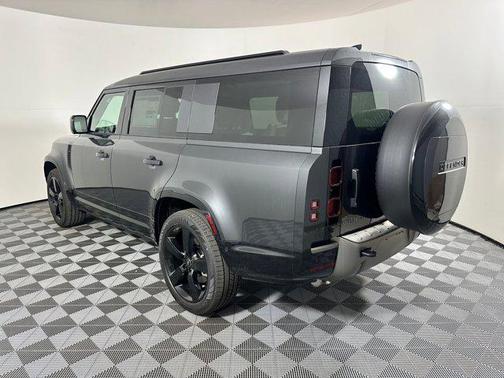 2025 Land Rover Defender 130 P400 X-Dynamic SE