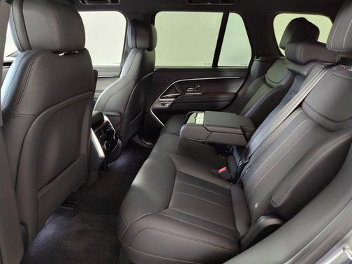 2025 Land Rover Range Rover P530 SE