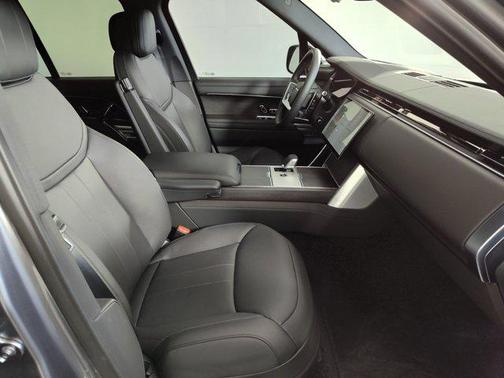 2025 Land Rover Range Rover P530 SE