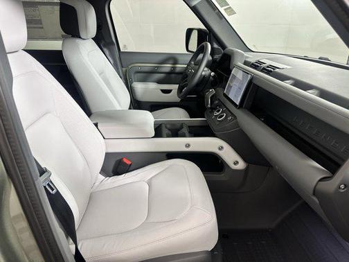 2025 Land Rover Defender 110 P300