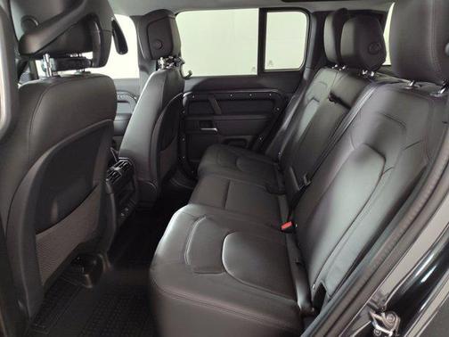2025 Land Rover Defender 110 P400 S